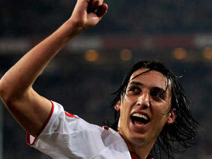 Supporting image for story: Wolves line up Pedro Geromel move