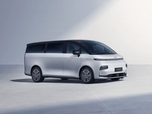 Supporting image for story: London taxi maker confirms new luxury MPV will come to the UK