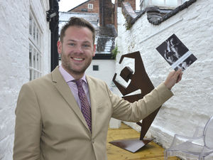 Supporting image for story: Top sculptor to show work at gallery