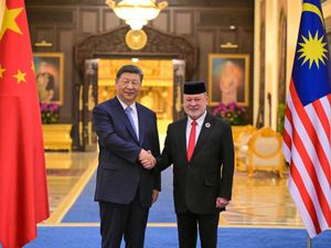 Mr Xi meets the Malaysian king