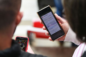 A phone receives an emergency alert test text from the UK Government during the Premier League match between AFC Bournemouth and West Ham United at Vitality Stadium on April 23, 2023 in Bournemouth, England. (Photo by Dan Mullan/Getty Images)