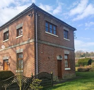 The coach house John Caudwell is offering to refugees. Photo: John Caudwell/Instagram