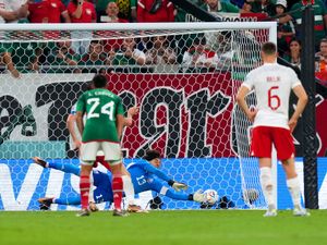 Supporting image for story: Robert Lewandowski sees penalty saved as Poland are held by Mexico