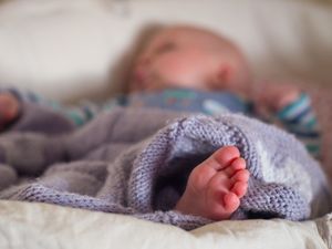Supporting image for story: How to get a crying baby to sleep in bed in 13 minutes, according to scientists