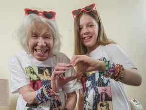 Supporting image for story: Taylor Swift fan, 11, makes hundreds of friendship bracelets for the elderly