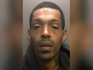 Supporting image for story: Failed robber stabbed soldier with screwdriver