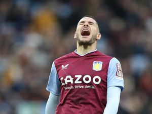 Supporting image for story: Aston Villa 2 Leicester City 4 - Report