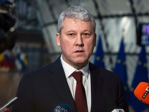 Supporting image for story: Romania appoints interim PM after coalition’s defeat in presidential race