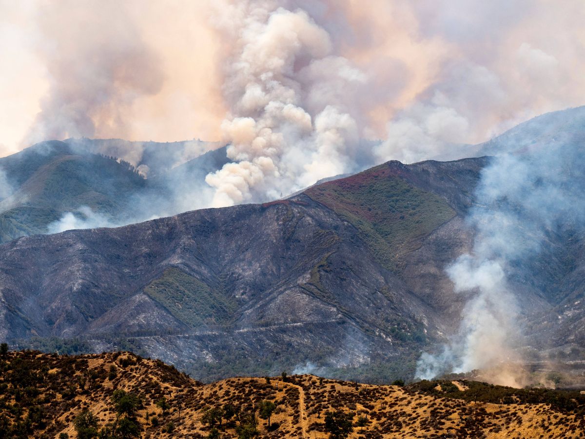 Crews struggle to contain massive California wildfire