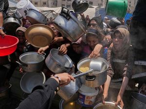 Supporting image for story: Israel to pause fighting in three Gaza areas as concerns over hunger surge