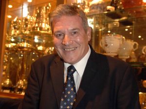 Supporting image for story: Former West Brom midfielder Graham Lovett dies aged 70