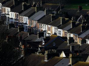 Supporting image for story: Interest rates could remain at 4% until 2026, economists say