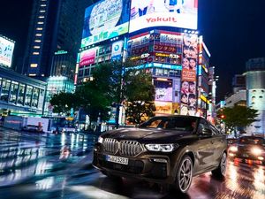Supporting image for story: BMW’s new X6 is here with fresh engines and an illuminated grille