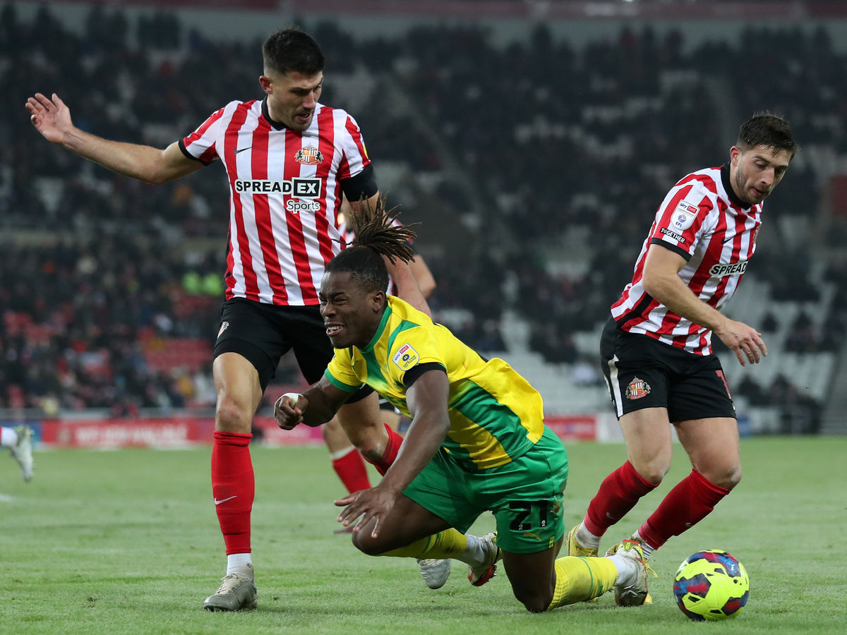 Former Wolves captain in talks over Championship move | Express & Star