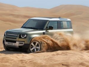 Supporting image for story: Interest in new Land Rover Defender “order of magnitude” more than Evoque
