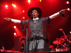 Supporting image for story: Lauryn Hill, Arena Birmingham - review