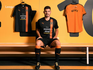 Supporting image for story: New Wolves kit: Thousands snap up away shirt