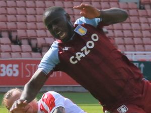 Supporting image for story: Aston Villa's Keinan Davis 'frustrated' – Watford boss Rob Edwards