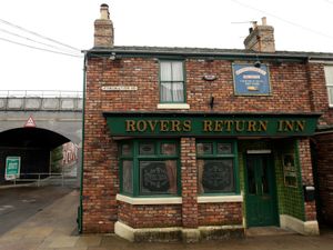 Supporting image for story: Coronation Street star Geoffrey Hinsliff dies aged 86