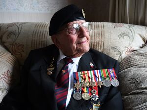 Supporting image for story: D-Day veteran who helped liberate Bergen-Belsen dies aged 104
