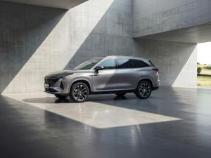 Supporting image for story: MG reveals its first seven-seater with the MGS9 SUV