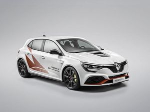 Supporting image for story: Renault puts £72,140 price tag on top-spec Megane R.S. Trophy-R
