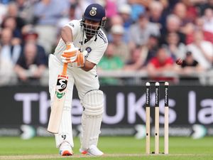 Supporting image for story: Rishabh Pant returns despite injury as India battle on at Old Trafford