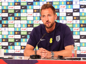 Supporting image for story: England captain Harry Kane hits back at former players over criticism 