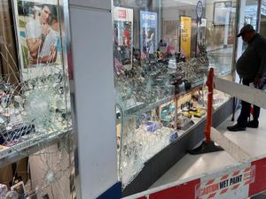 Supporting image for story: Windows damaged at Wolverhampton city centre jewellers in attempted raid - but shop is open as usual