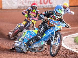 Supporting image for story: Wolverhampton Wolves sunk by the Pirates
