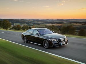 Supporting image for story: New Mercedes-Benz S-Class revealed with heavy focus on luxury and technology