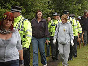 Supporting image for story: Hundreds join hunt for missing mother