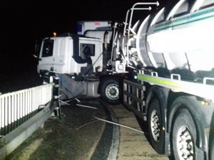 Supporting image for story: Bridge hold-ups