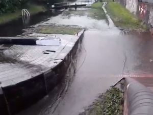 Supporting image for story: Canal locks closed off overnight after vandals cause flood 