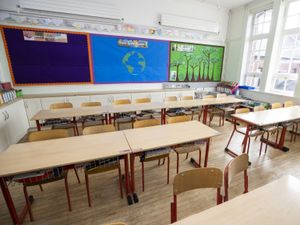 Supporting image for story: Hundreds of thousands of workers on strike in biggest day of action in a decade