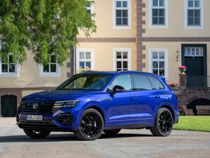 Supporting image for story: Order books open for Volkswagen’s new Touareg R
