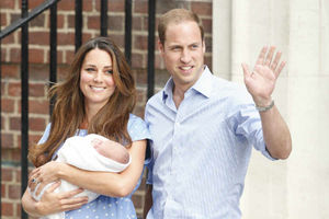 Supporting image for story: Royal baby: William and Kate leave hospital with new son