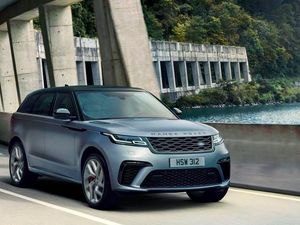 Supporting image for story: New 542bhp Range Rover Velar SVAutobiography announced