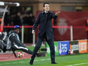 Unai Emery shouts instructions on the touchline