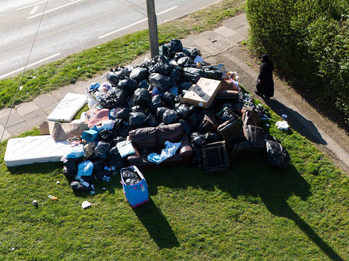 Unite chief tells ministers to ‘get decision-makers in a room’ over bin strike