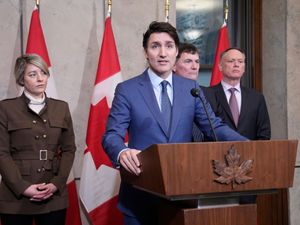 Supporting image for story: Trudeau condemns Trump’s tariffs and says US is appeasing Putin