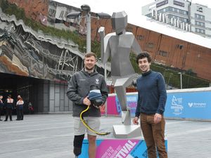 Supporting image for story: Telford artist unveils Paralympic sculpture
