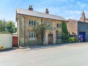 Supporting image for story: Stunning nine-bedroom detached house with annexes in Telford