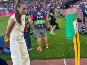 Former England player and now presenter Jill Scott stopped for a chat with the Bridgnorth Spartans players