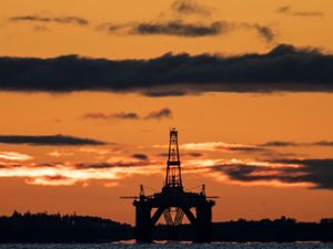 Supporting image for story: Oil prices teeter above 100 dollars as US temporarily loosens Russian sanctions