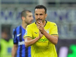 Supporting image for story: Pedro deals blow to Inter Milan title hopes as Villarreal reach Champions League