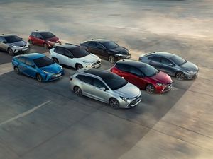 Supporting image for story: Toyota now offers fully online car buying service