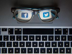 Supporting image for story: Facebook welcomes screen time advice from UK’s top doctors