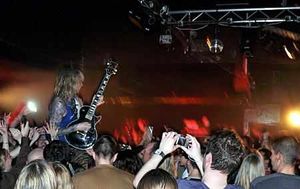 Supporting image for story: Hot in the city with Justin and gang