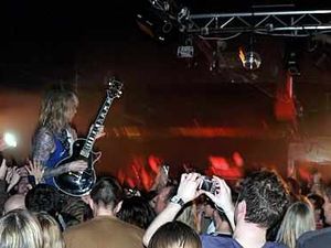 Supporting image for story: Hot in the city with Justin and gang